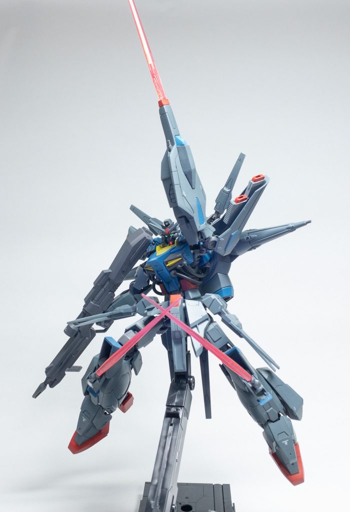 プレバンのメタルロボット魂を参考にポージング。脚部の隠し腕は、膝のアーマーを回転させることで展開可能に。（これがあれば最後のフリーダムの突きも凌げたやもしれぬ）