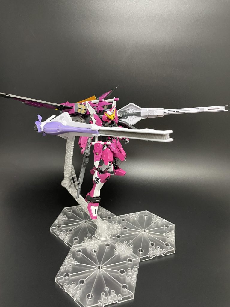 形状も全く違うのにパッと見ミーティアに見えてしまう。色マジックですね。