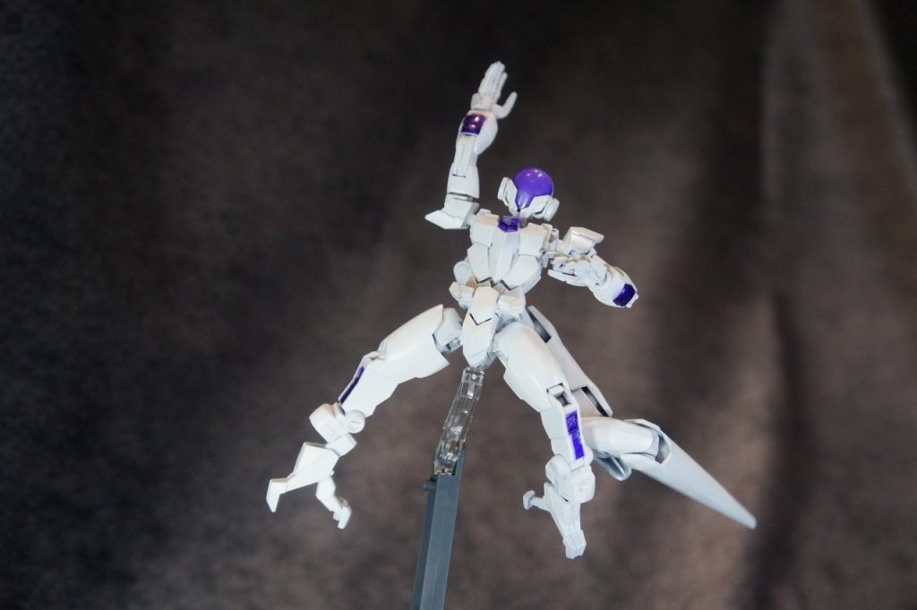 ほとんど大まかな改造等はしていませんが、尻尾をダナジンから、耳?にあたる部分をディテールアップパーツ、太もものディティール等を削って平らにしました。