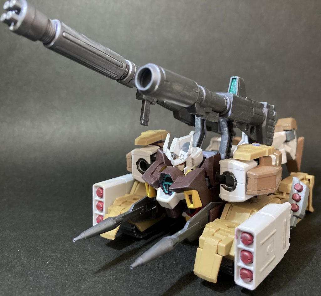 元々の変形機構を利用してパンツァーモードへの変形も可能です。