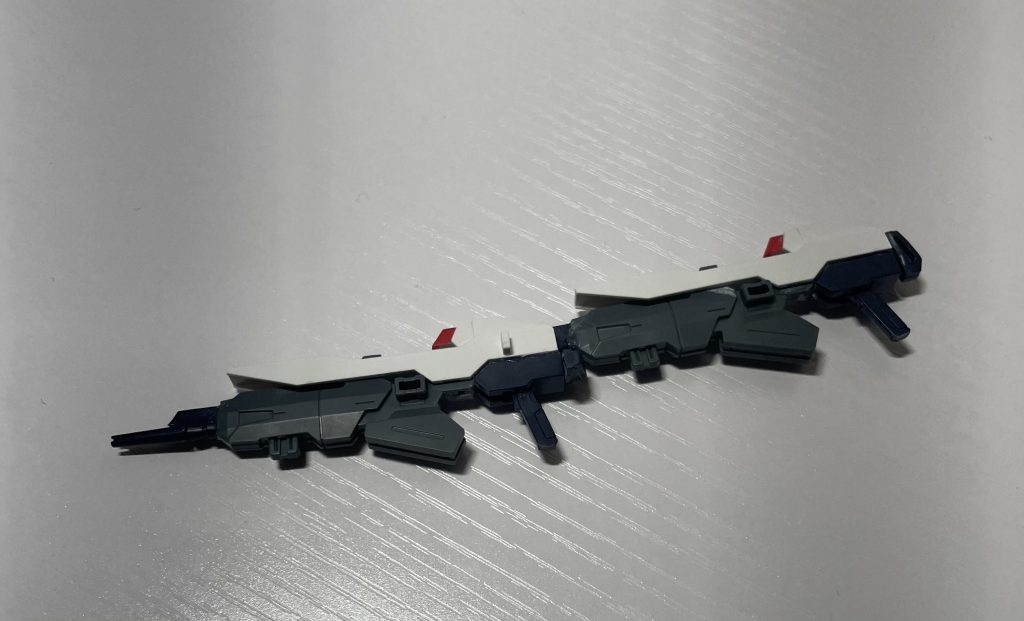 ビームライフルはストライクフリーダムのように縦連結した状態、ダブルオースカイメビウスのようにメビウスロングライフルと合体した状態、それをウイングガンダムゼロのように横連結した状態の3種の形態に対応。これにより様々な戦況に対応する事が可能。