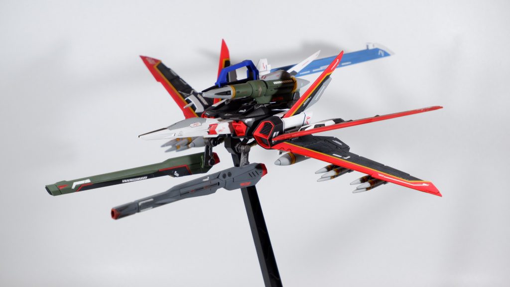 オオトリ装備は、ストライカーパックのエール、ソード、ランチャーをイメージしたカラーリングにしました。