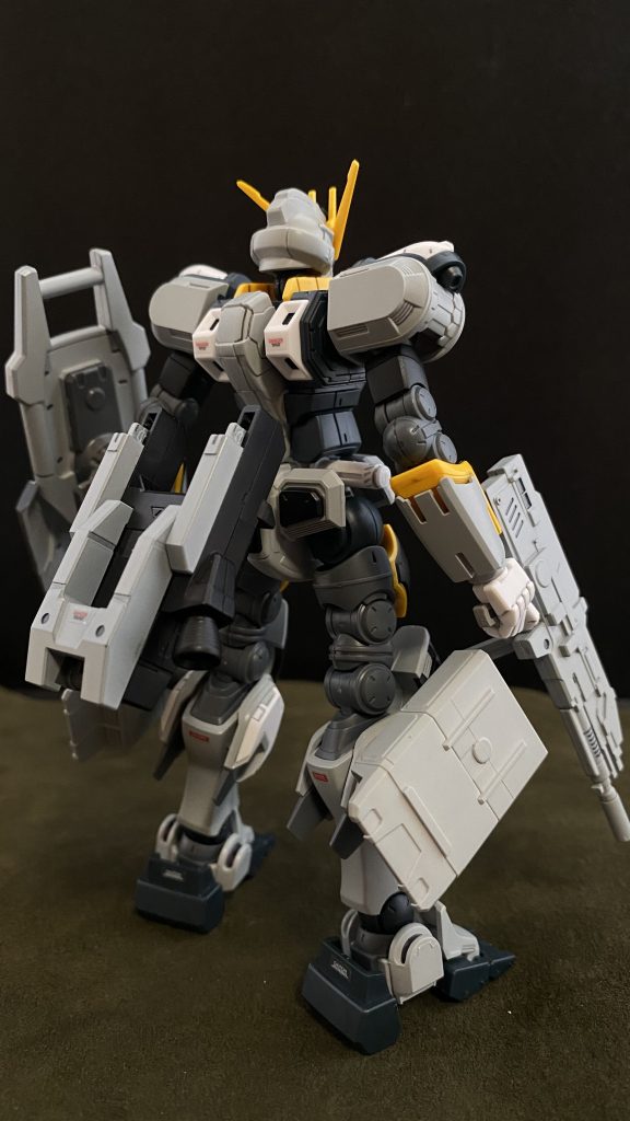 正式採用され、少数ではあるが量産されて地上部隊に配備された、アトラスガンダムという設定。本家のサブレッグ、レールガンなどの装備は無く、水中対応した、陸戦型ガンダムのグレードアップ版といった所である。腰部に陸戦型ガンダムのバックパックを改良した物を、スラスターとして装備しており、サブレッグが無いことによる推力の低下を補っている。