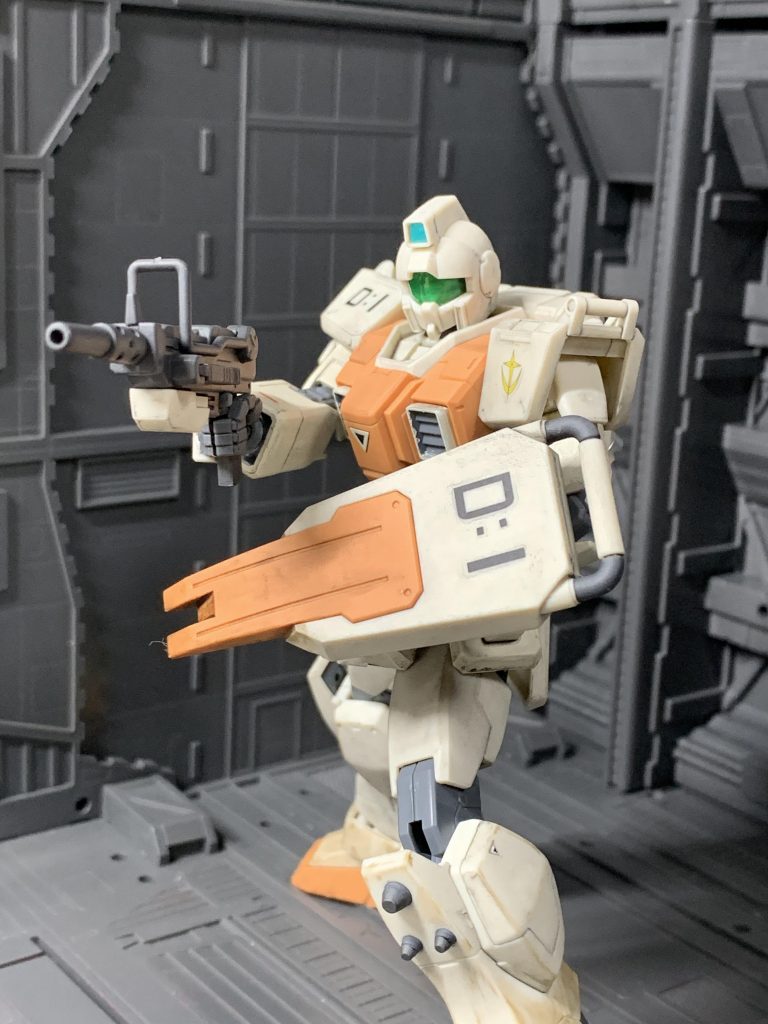 100mmマシンガン。トリガーガードがないのが許せませんので、いつも通りプラ板で作っております。