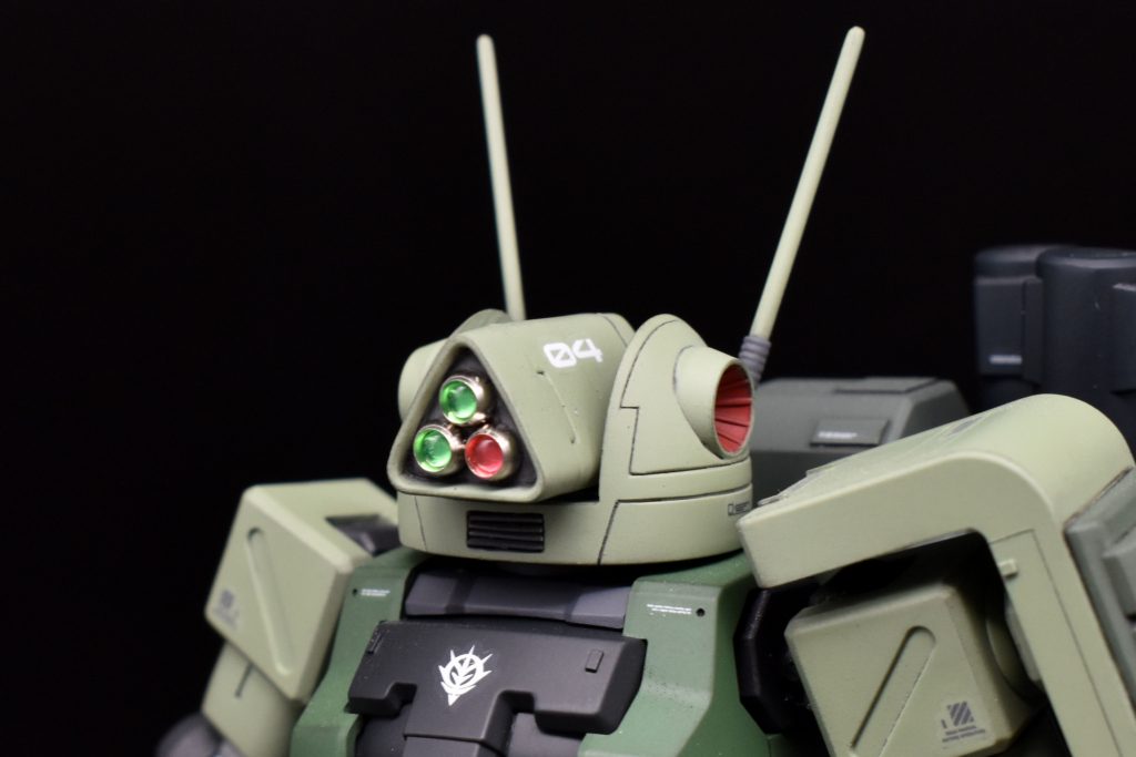 メインカメラ。旧キットのままだとカメラが出っ張り過ぎているので幅詰めを行っています。口は開口してプラ板でインテークを新造。カメラの可動はネオジム磁石に。