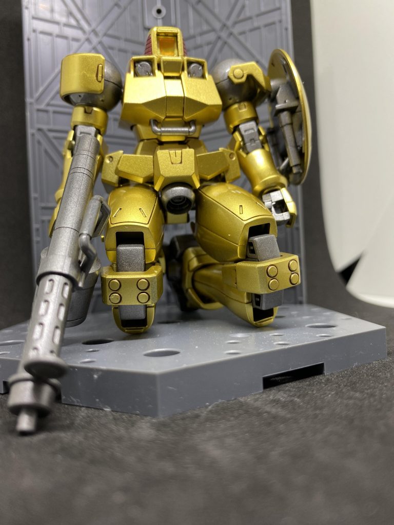 関節色などのカラーはサーフェイサーのガンメタリックを使用しています。