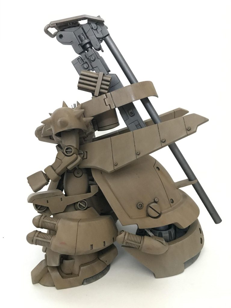 胸部を傾ける為、腹部をV字に切り込んでいますカノン砲を簡易的ですが砲身の固定を再現しています♪*\(^o^)/*カノン砲本体はコトブキヤのを使用しました