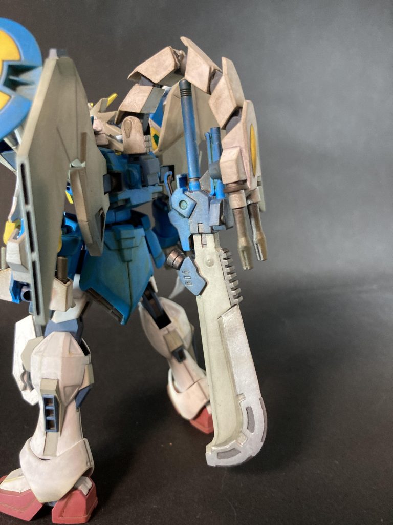 テールキャノンも全て関節仕込んだので自在です。青龍刀も懸架出来ます。