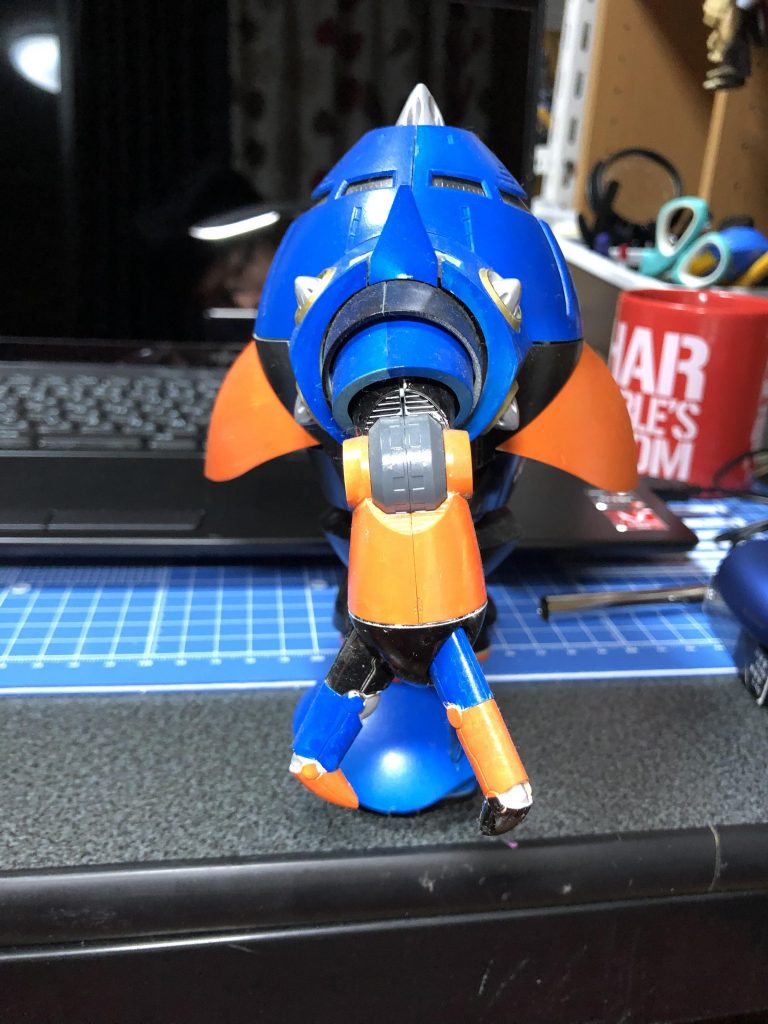 このゾックは作るのは2機目で、昔一度作った事あるのですが、引っ越しの時にやむなく処分しました……ザクやグフなど一度作って、引っ越しで処分した機体が結構ありました。当時はMGも良く作ってて初めて作ったのがパーフェクトガンダムでした。また作りたいのですが絶版みたいなのでもう作る事は難しいですがいつかまたちゃんと作りたいです。