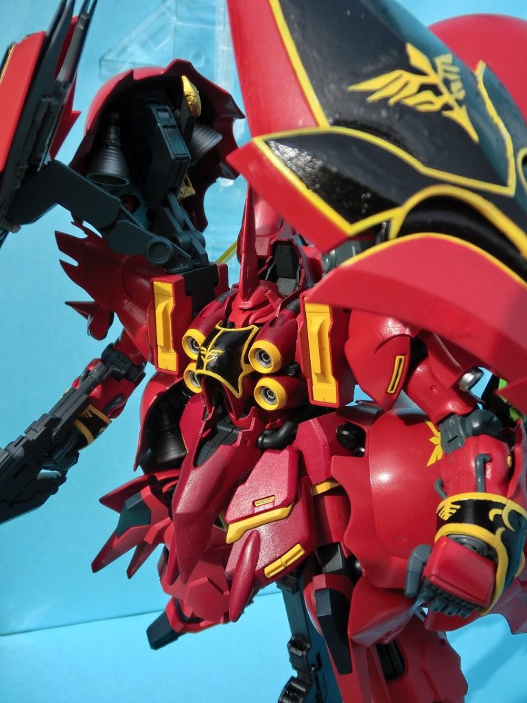 肩部バインダーに実体剣を装備