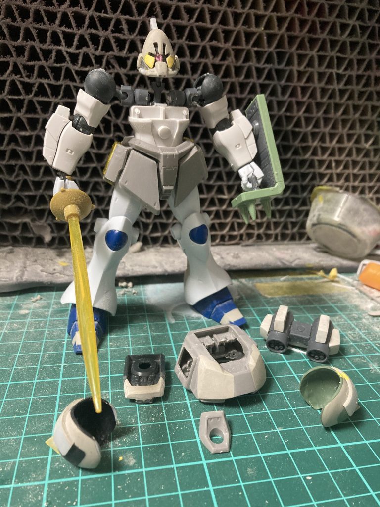 胴体も結構無理くりやって塗装しやすい分割にしました！…SDガンダムフォースのザコソルジャーみたいですね( ˙꒳​˙ )ｲｬﾝ