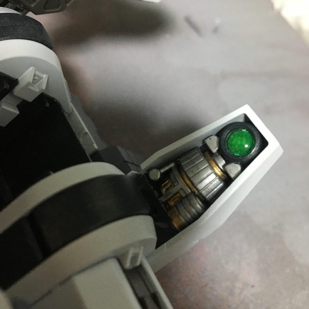 地味にここは筆塗りで細かく塗装^ ^