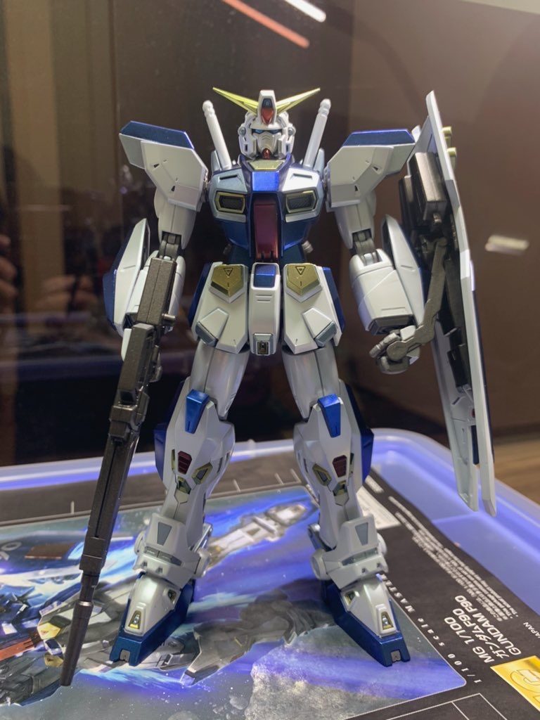 ABSが非常に多く使用されているので全塗装するのは心配でしたが割れたりする事はありませんでした。合わせ目も殆ど無く優秀なキットだと思います。