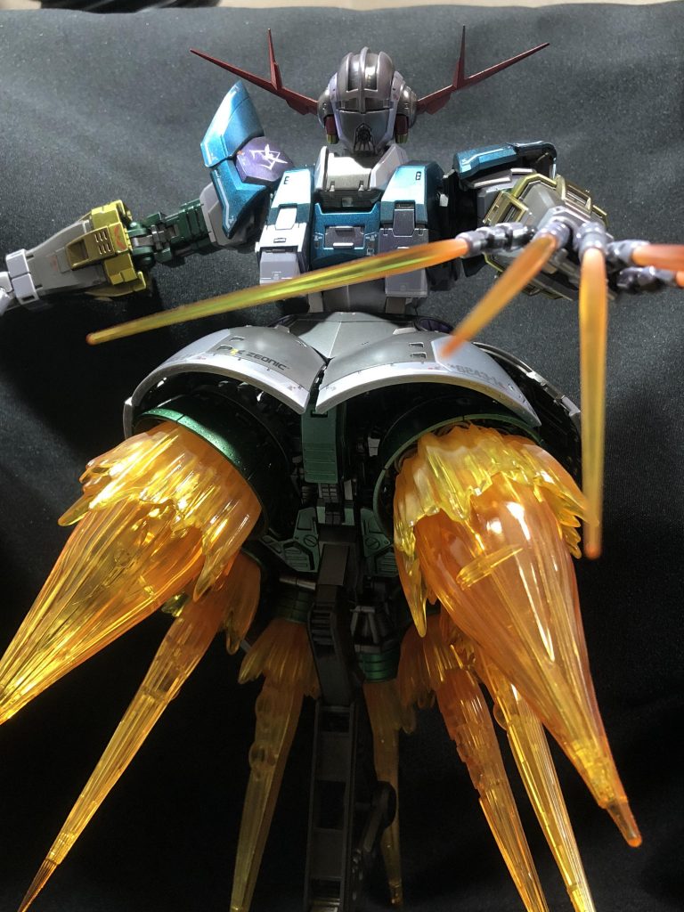 カラーリングはシルバー下地にクリアカラーを重ねて色調を調整しました。グレーの色分けも上手くいったので満足です。