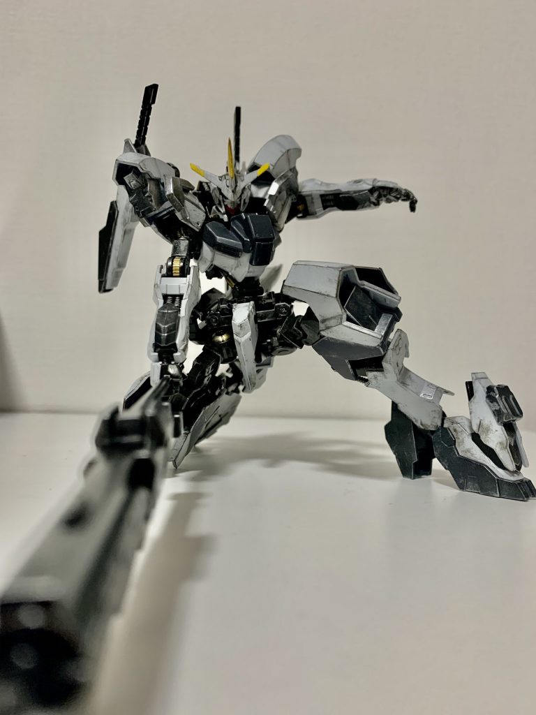 重力を乗せ、振り下ろされる一撃!