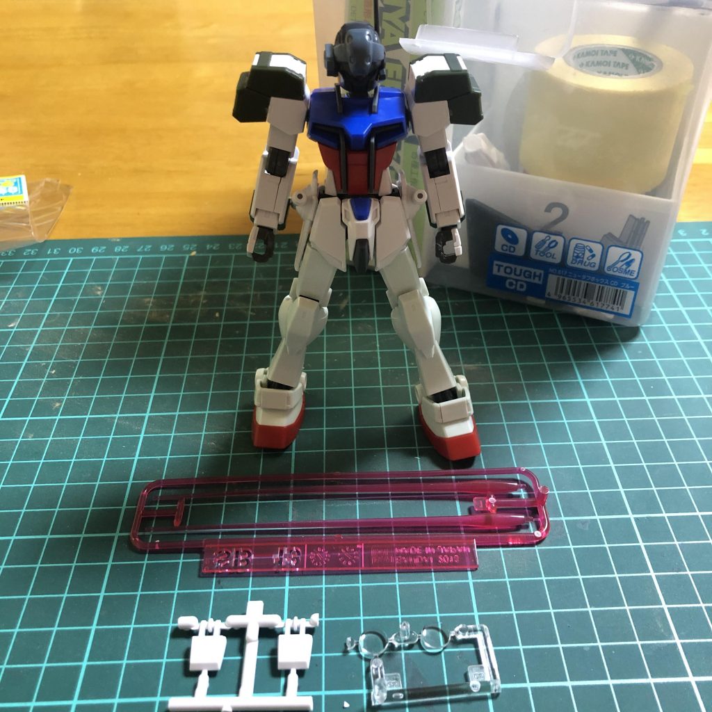 素組み状態。写真は無いのですが左下にある白いパーツは加工して項部分にとりつけてます。(首が長くて後ろから見た際の違和感が凄かったのでつけました。)