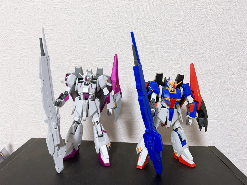 1号機とパシャリ。今更気づいたのですが、ウェイブライダーを忘れてました汗後日改めて作ります笑