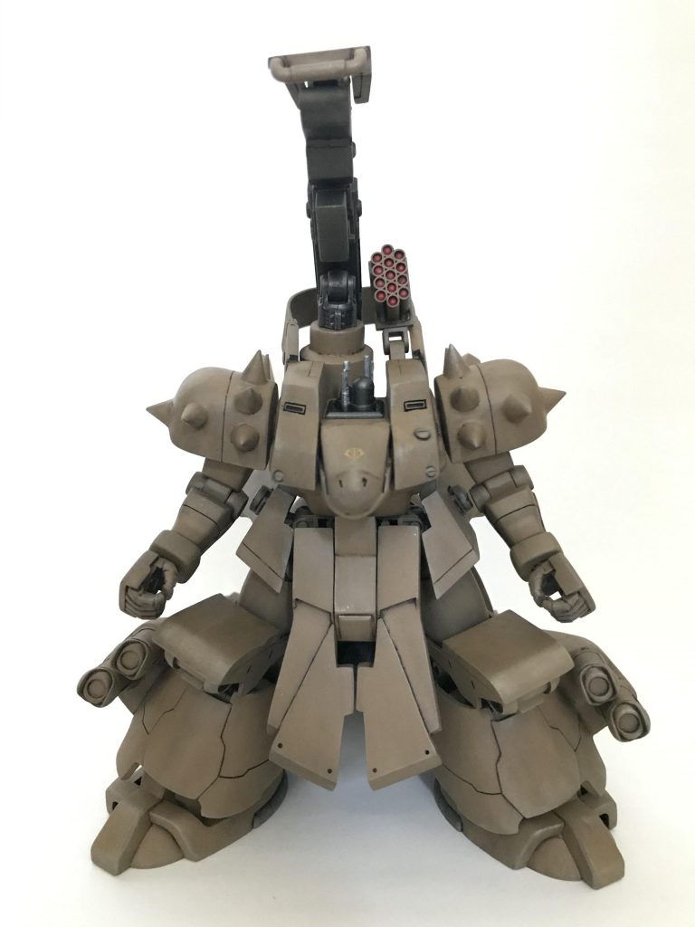 ウェザリングはウォッシングと今回初めてタミヤのウェザリングマスターを使用して汚しを入れました〜ススは持って無かったので少し黒ずみは足りないかもしれませんがやり過ぎも良くないので控えめにしています♪写真では全体が白っぽくなりましたが実物はもう少し色が濃いです