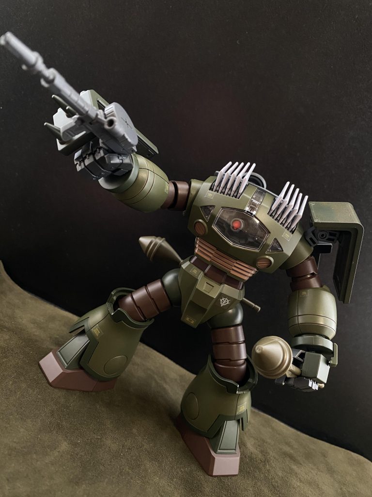 これらの3機は、現地改修感を出す為、わざと天気の悪い日に塗装し、微妙に下地(成型色)が透けるしているが、写真だとわからないね。現物は結構朱色が出てる。あと、シールド、迷彩にしてるが、これもわかりにくい。 