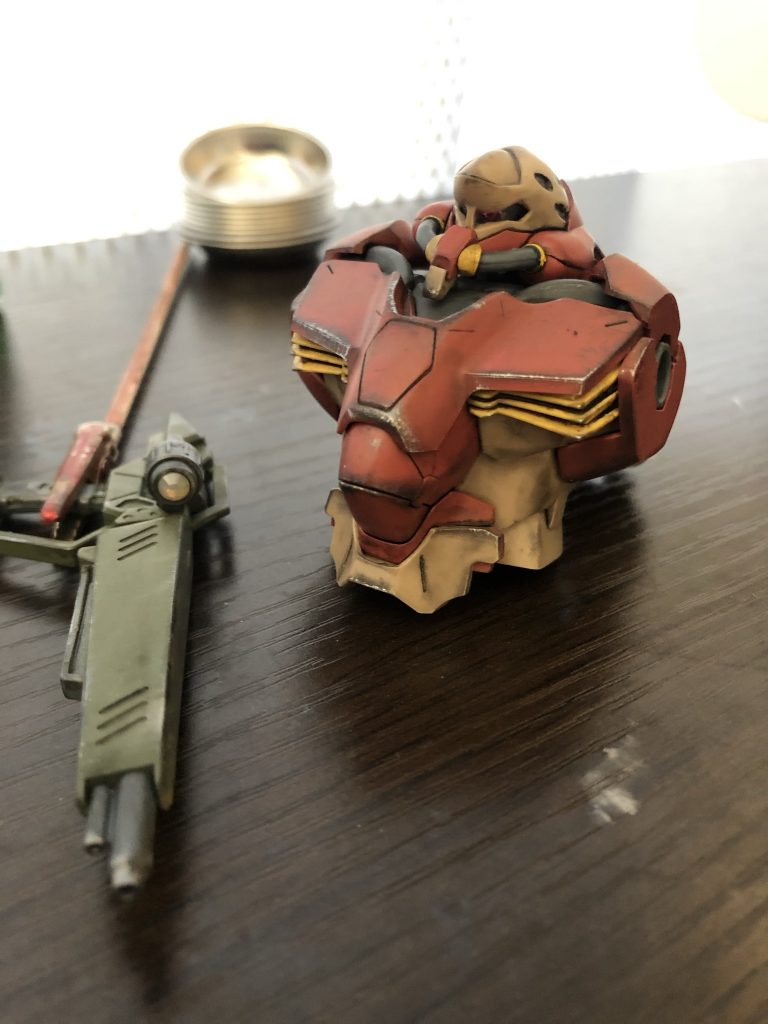 モノアイ＋ライフルスコープ部にラインストーン　ライフルはダークグリーンにて塗装　タミヤエナメルカラーチタンでドライブラシ