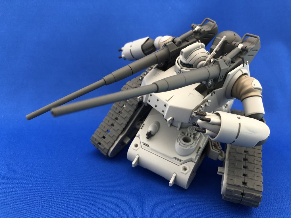 キャタピラの可動域の広さには驚きました。間違いなく名キットです。ガンメタマーカーで部分塗装をしましたが艶消しふったせいであまり目立たなくなった悲しみ。