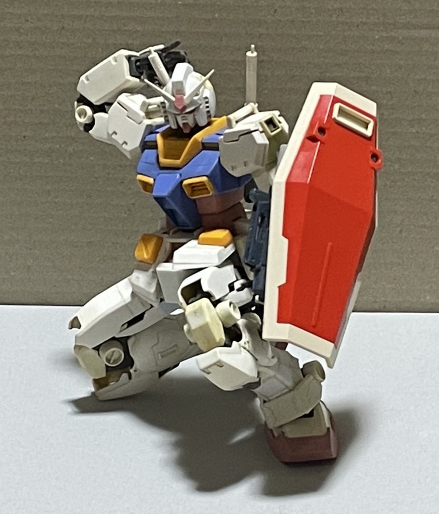 イマドキのキットでも、こういうポーズは結構難しいと思います。