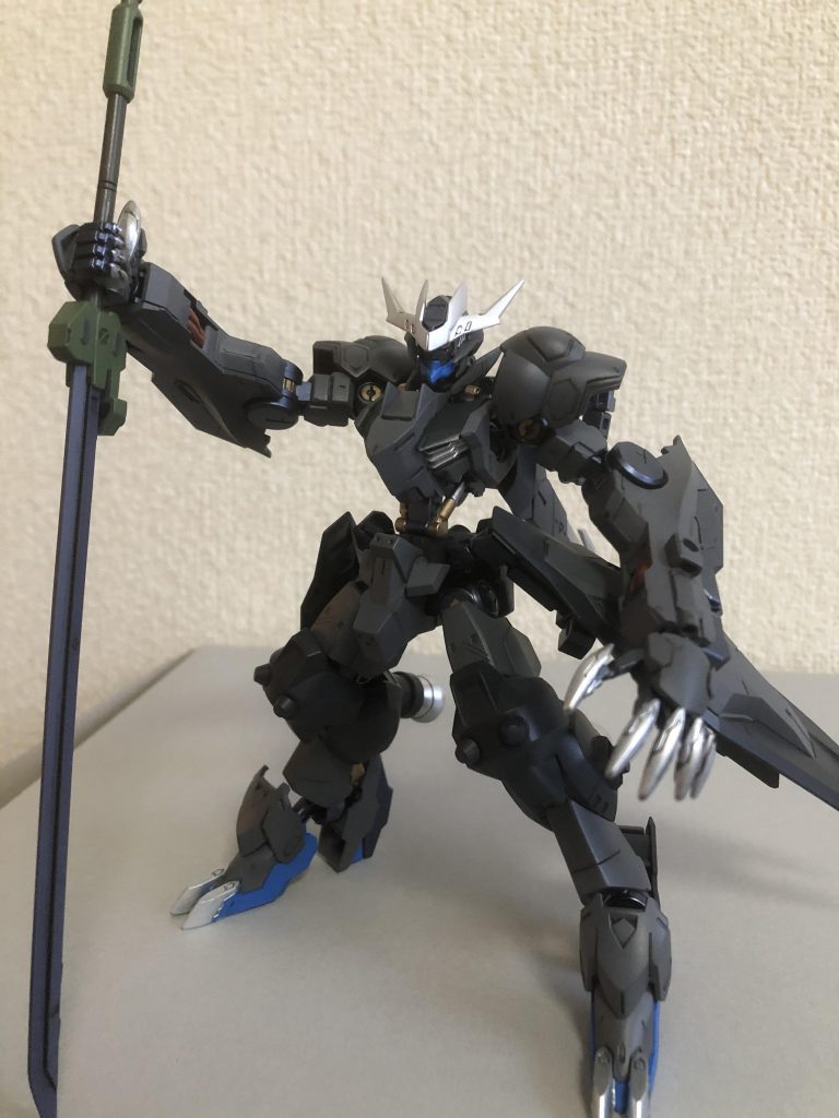 以上、長々と失礼しました…。装備をゴテ盛りにしたせいで、塗装等々大変でしたがなんとか完成できて良かったです。塗装は今回もガンダムマーカーエアブラシシステムを使っています。