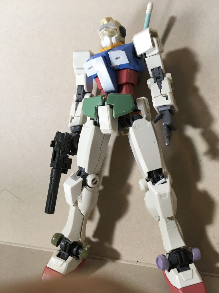 ビームサーベルの編み目はガンダムグリープの槍から膝はジェノアスを使いました。ゴーグルはジムIIIビームマスターの余剰パーツを切り貼り。