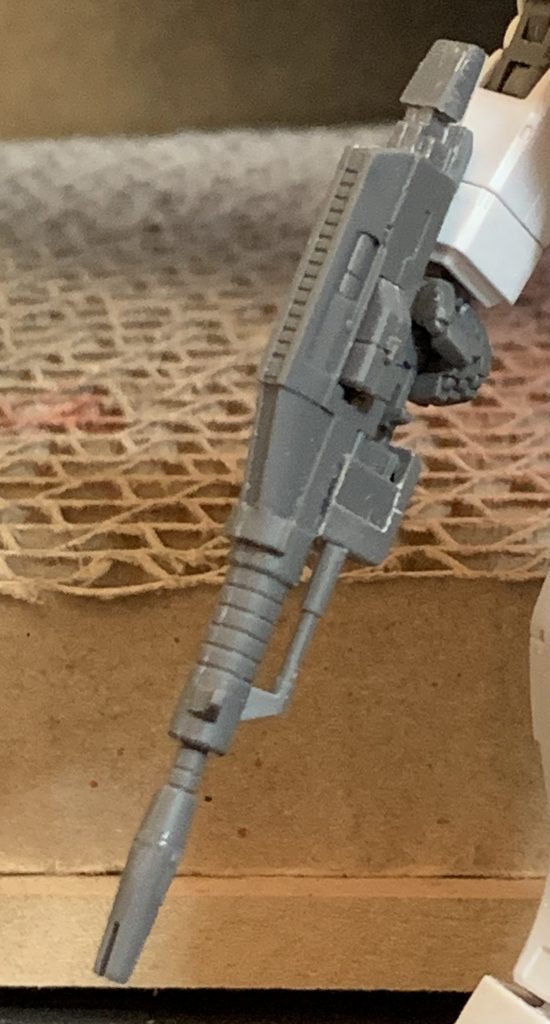 ビームライフルある方のYouTube動画を参考に、オリジン版ガンダムに付属する前期型と中期型のビームライフルのミキシングで作成。 