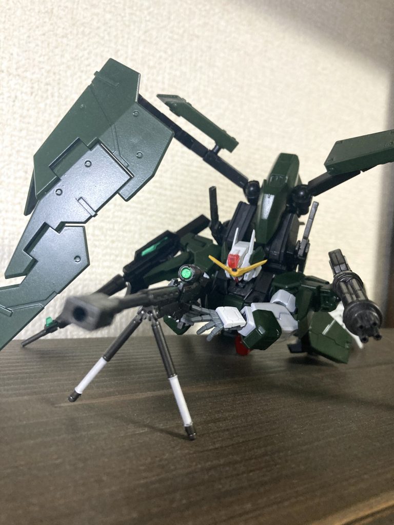 ロックオンの機体は狙撃が似合いますね!本当はスナイパーライフルのスコープをクリアパーツにしたかったんですが妥協してしまいました