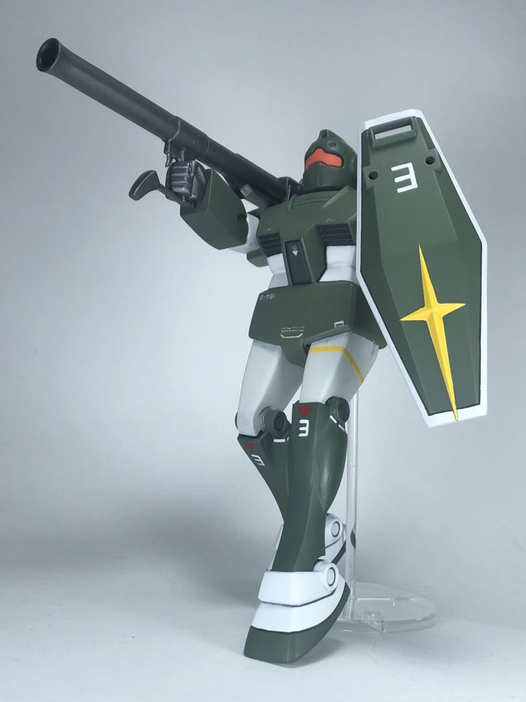 プラモの箱絵になりそうなアングルのジム。