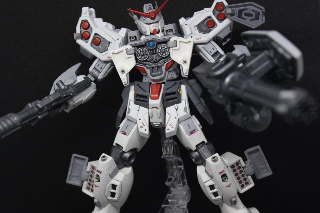 フルハッチオープン。胸と頭部のセンサー部にはクリアパーツを仕込みました。右の肩部のハッチ動かしてたら壊れました…