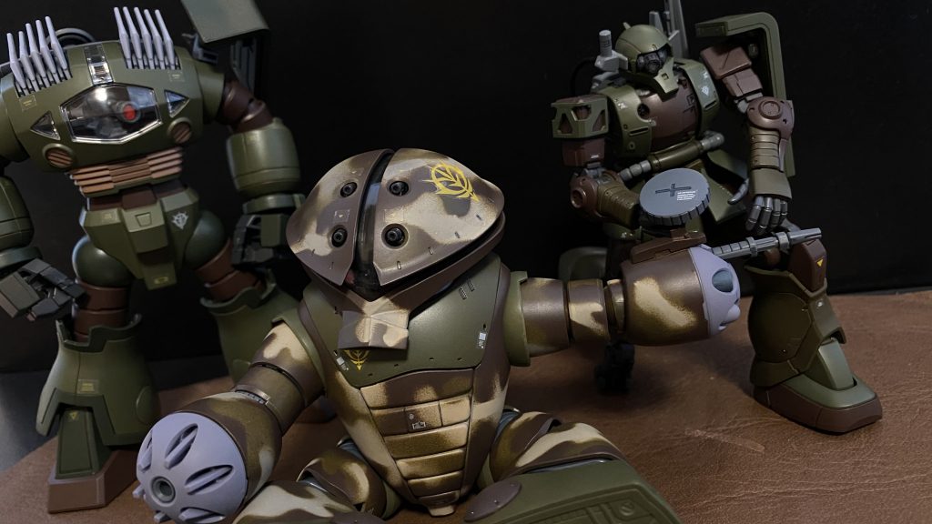 隊長のアッガイのマガジン交換風景。