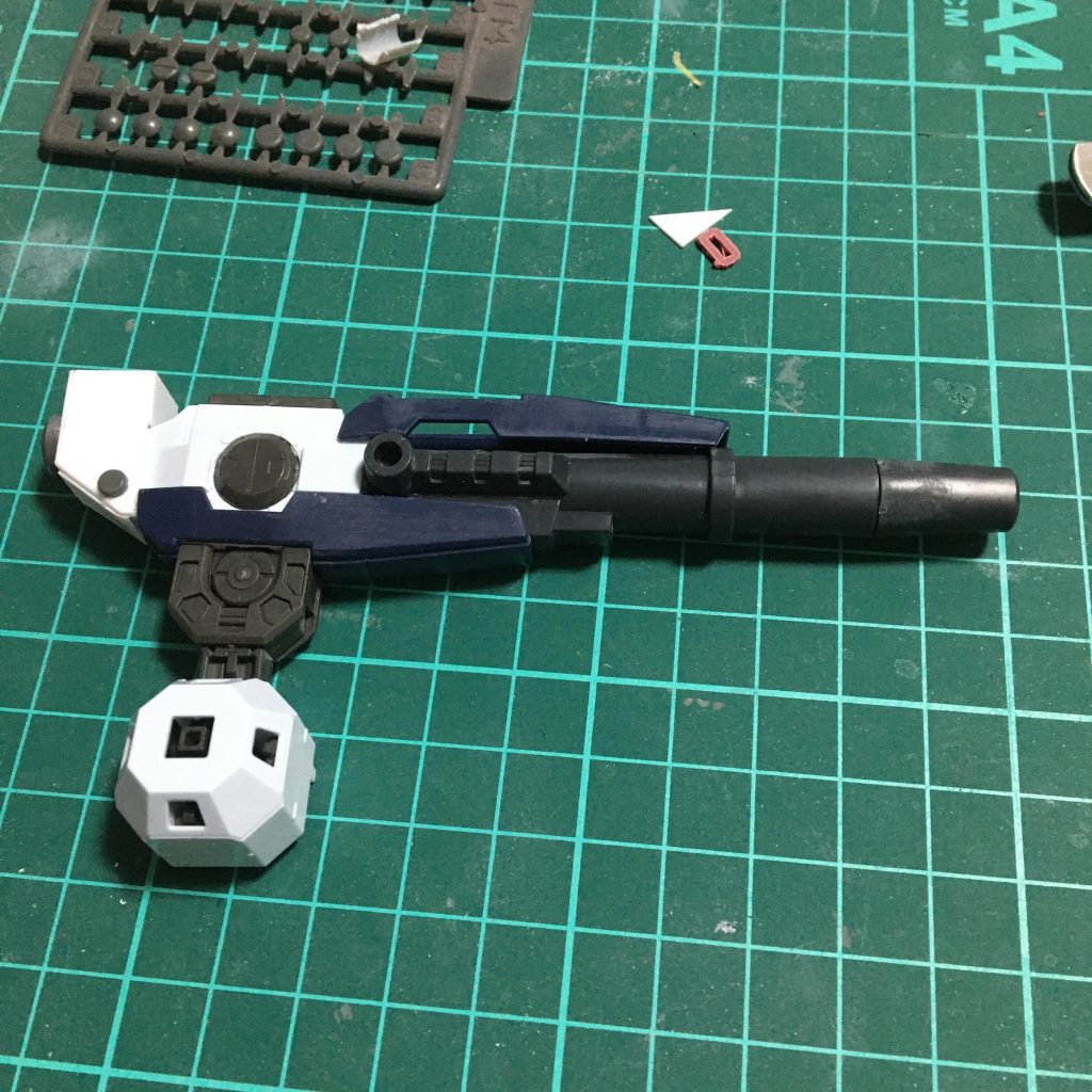 ショルダーキャノンの制作。原案のような接続部は無理があったのでフルアーマーガンダムのものを使いました笑パーツの配置を変えたりするだけでも全然見た目変わるんだなと思いましたw