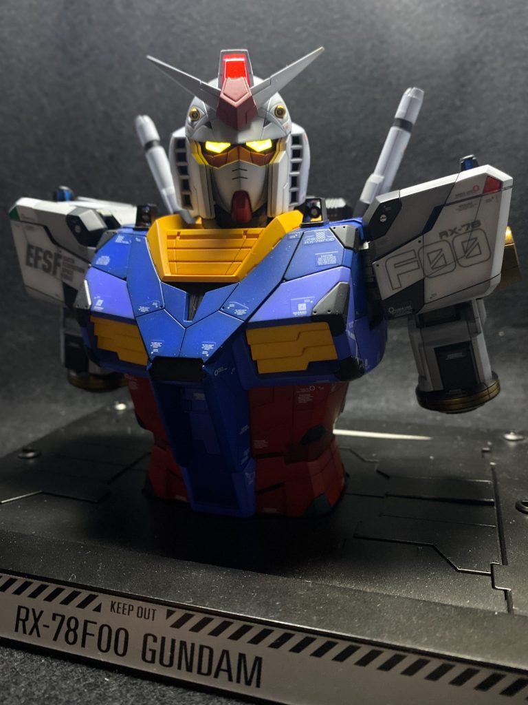 全体的にキットのままでシェイド塗装にしてみましたあまり濃度が出るのが好きではないのでうっすらのシェイドにしましたデカールは付属品を使用したのですが 写真だと余計に段差が目立ちますね研ぎだす元気はなかったです