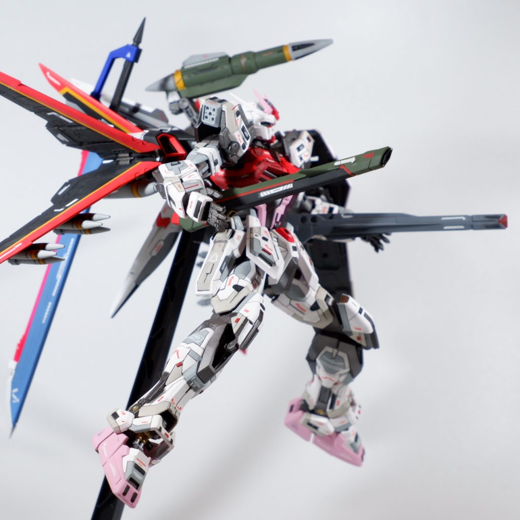 ミサイルランチャー、ビームランチャー、レールガン展開ポーズ