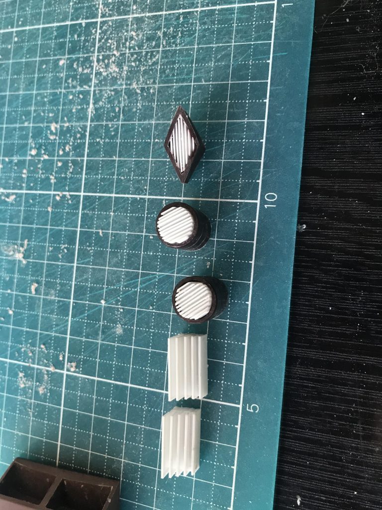 口とランドセルのダクト部分はシイタケを作成し移植しております。