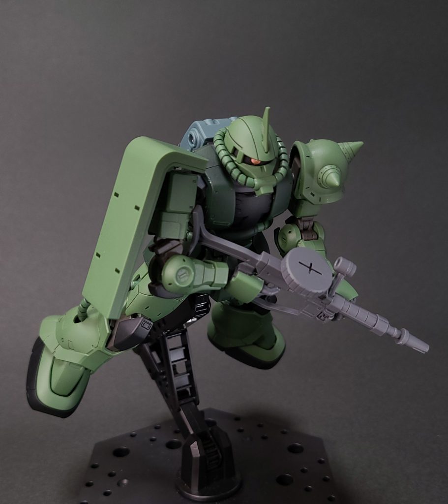 製作小話モノアイにHアイズを使用バーニアとスコープをガンダムマーカーで塗装そしてスミ入れ＋つや消し仕上げとなっていますHアイズを用いると手軽にカッコよくなるのでおすすめですHアイズのサイズは2.5裏側にラピーを貼ったあとに穴をあけて固定してあります最後に今回は手元を映した配信内で制作しましたそういった配信は初めてだったのですがたのしめましたまた機会があればやりたいと思っています今回のキットを動画にしたものを最後に貼っておきますのでよろしければご覧くださいそれではここまで見ていただいてありがとうございました体調に気をつけてお過すごしくださいませ✨https://youtu.be/wmB5VzQ16DE