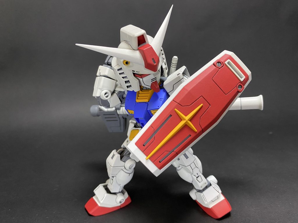 シールドにはG30th版を参考にスジ彫りを追加しています。今まで新規でスジ彫りを追加した事がなかったので一番の難関でした・・・。