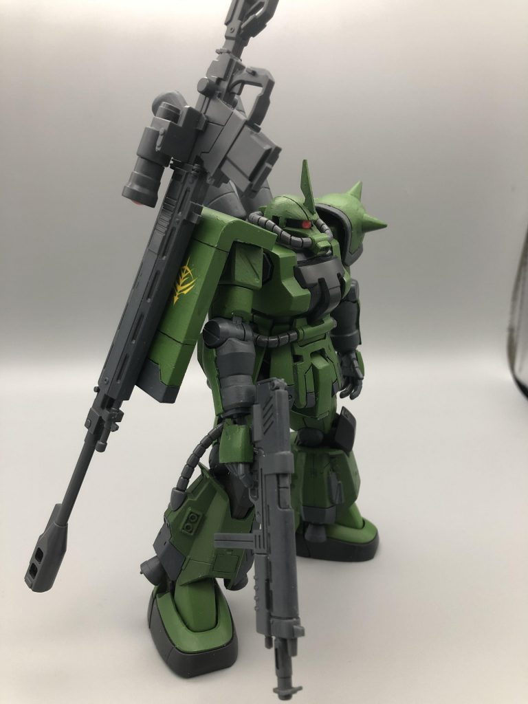 武装は現れる連邦、ティターンズ艦隊に遠距離から打撃を与えられる対艦ライフルを搭載しました。懸架はネオジム磁石で行っております。また、通常のF2装備であるMMP-80、ハンドグレネード、ヒートホークも標準装備としています。その他ザクが使える武装も搭載可能です。また、長時間稼働可能なように改良型のプロペラントタンクを搭載しました。