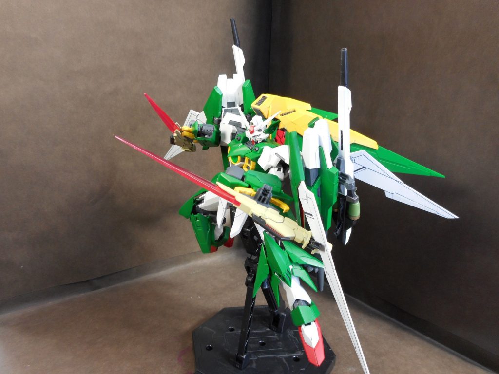 射撃、ビームサーベル両方で運用可能