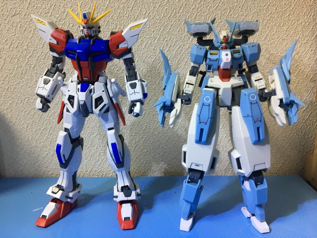 1/100のMGと並べても劣らないスケール感。