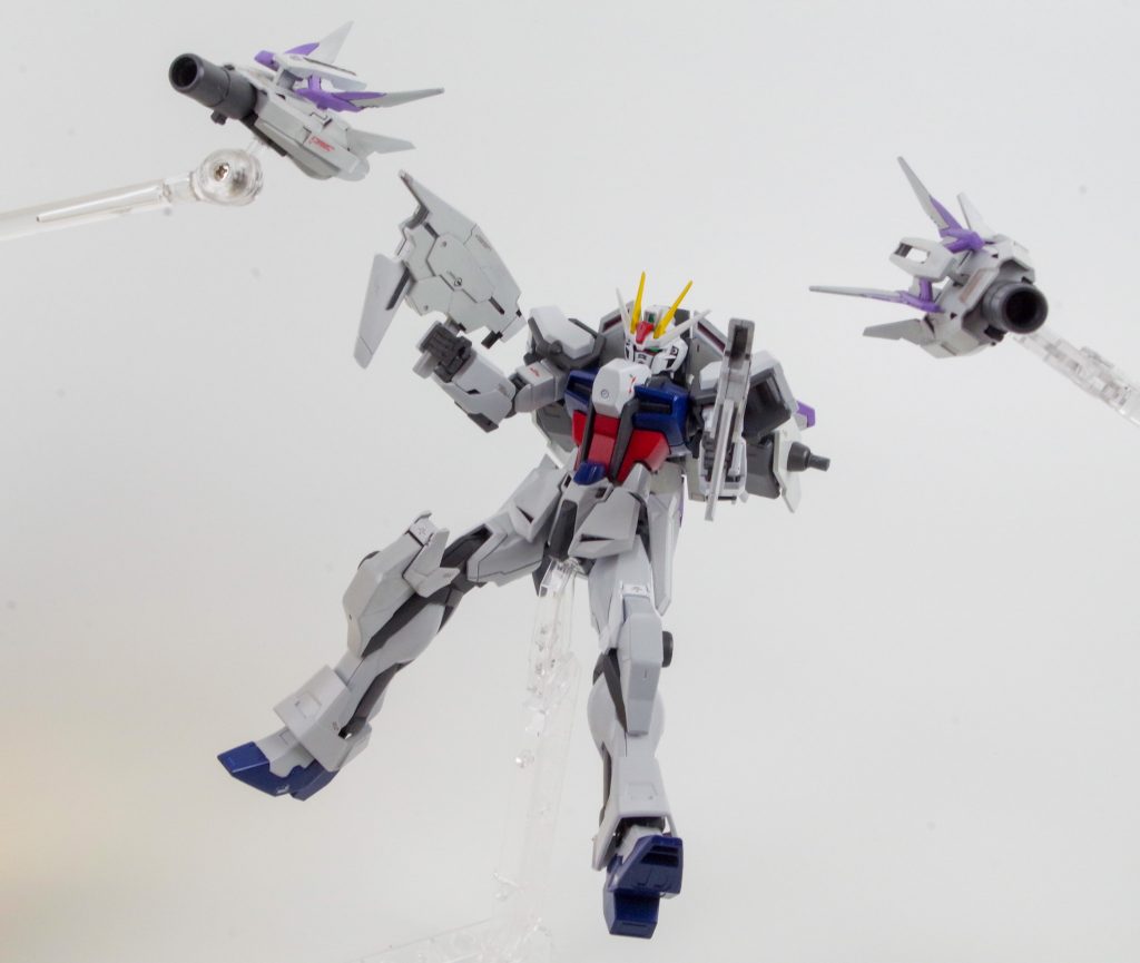 武装部分はカオスガンダムの機動兵装ポッドのように分離させることが可能です。