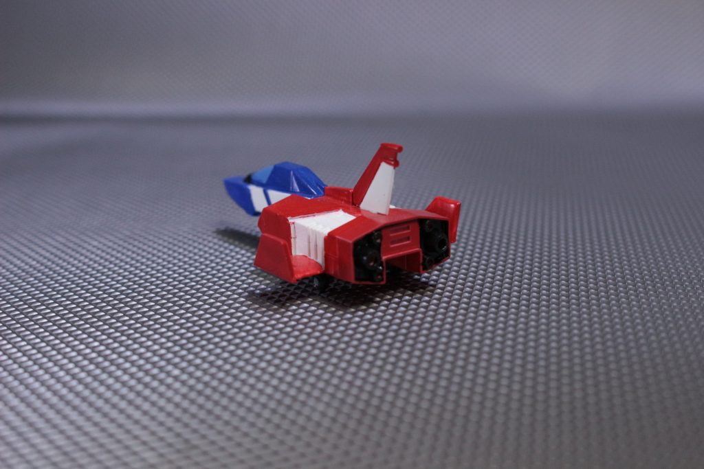 コアファイターは筆塗装です友人と「Gアーマーは大概のシリーズで立体化に恵まれてるけどコアブースターってなかなか出ないよね」なんて話をしていたのですが旧キットの出来が良くて新しく作る必要あるか？とも思えてしまいますね。