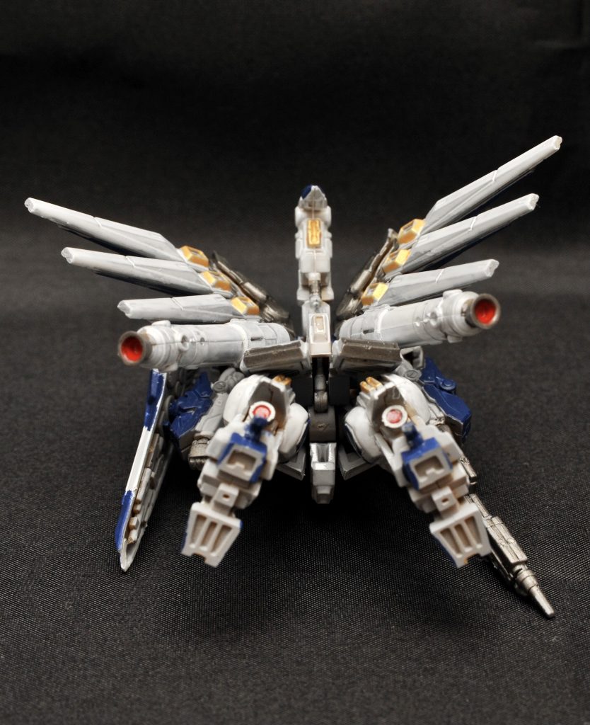 下から。バーニア内部を赤で塗ってみました。