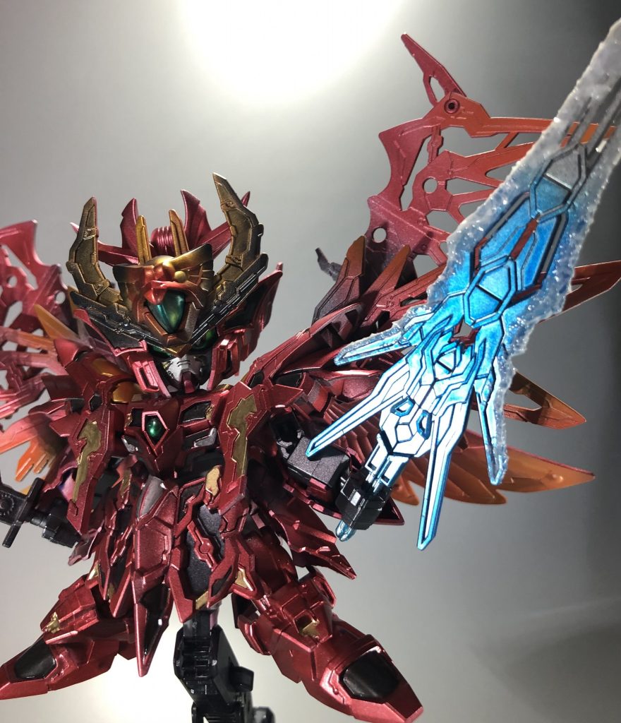 1番のこだわりは氷をイメージした双双覇剣。ジェルメディウムを使って表現してみました