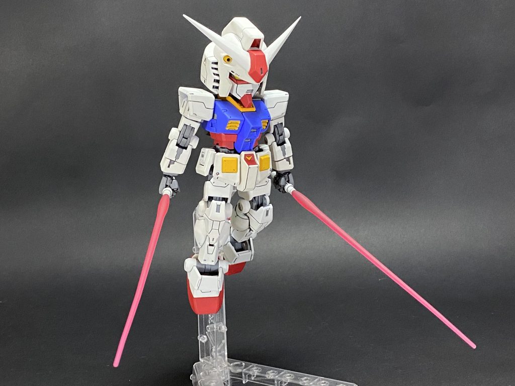 ビームサーベルのエフェクトはヤスリをかけた後につや消しを吹いています。