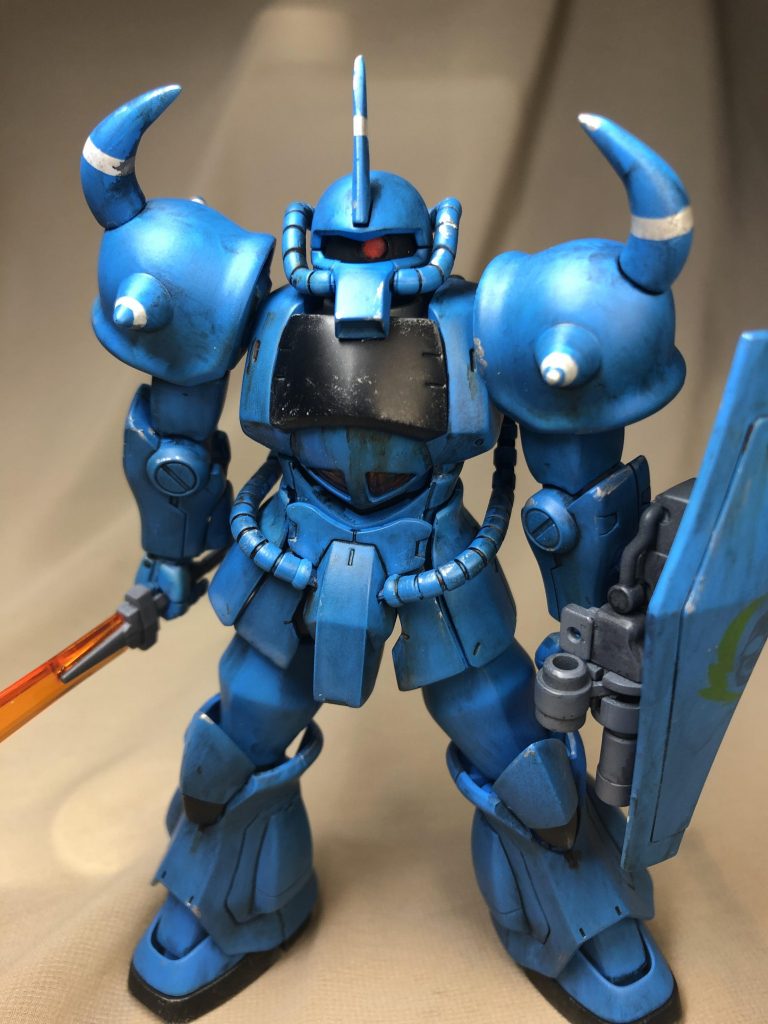 定番工作のアンテナとツノ(曲がってる奴だけ)のシャープ化とモノアイクリアパーツ埋め込みもやってみましたが、あまり上手いこといきませんでした。みなさんどうやってあんなにシャープに削れるんでしょうか？