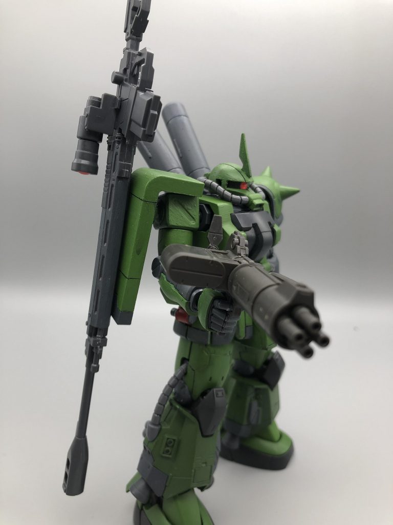 塗装はシタデルカラーの筆塗りです緑は親衛隊っぽいカラーを出すため複数色の調色を行いました。また、灰色はmechanical standard 、スラスター部の赤はmephiston redを使用しました今回も最後まで見てくださってありがとうございました!フォロー、いいね、コメントお待ちしております!