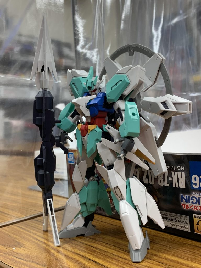 塗装前ネプテイトガンダムを改造してユーラヴェンやアースリィーアーマーをミキシングしてます胸のパーツはハイニューガンダムブレイブを切ってつけてます